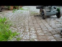 KWERN Greenbuster Pro 66 auf Kopfsteinpflaster